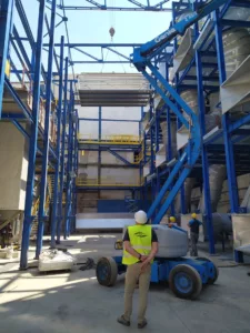 BHP na linii produkcyjnej – kluczowe zasady bezpieczeństwa w zakładzie przemysłowym